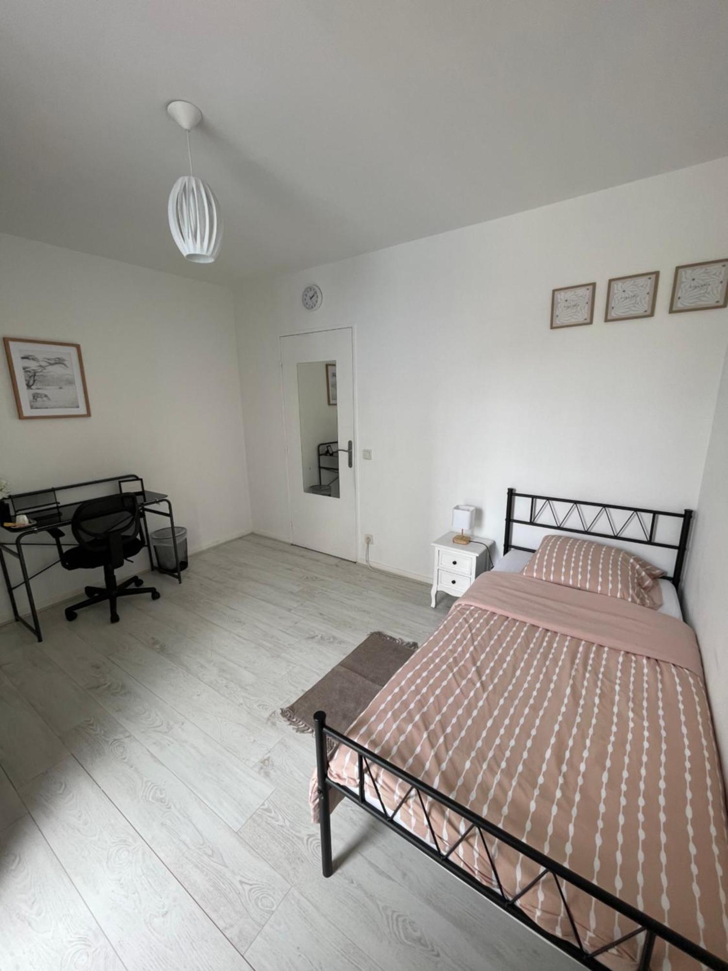 Jolie Chambre Proche De Paris Et Sa Peripherie Обервил Екстериор снимка